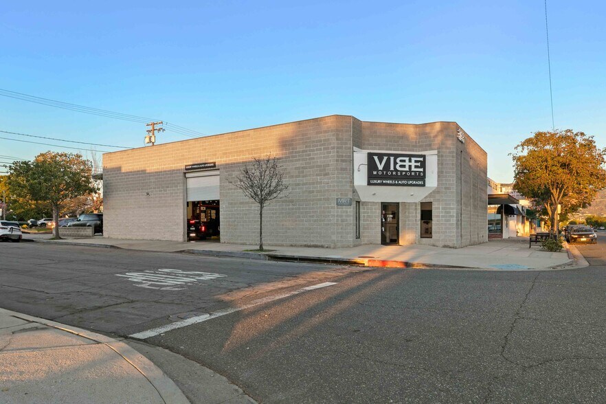 3133 W Burbank Blvd, Burbank, CA à louer - Photo de l’immeuble – Image 3 sur 36