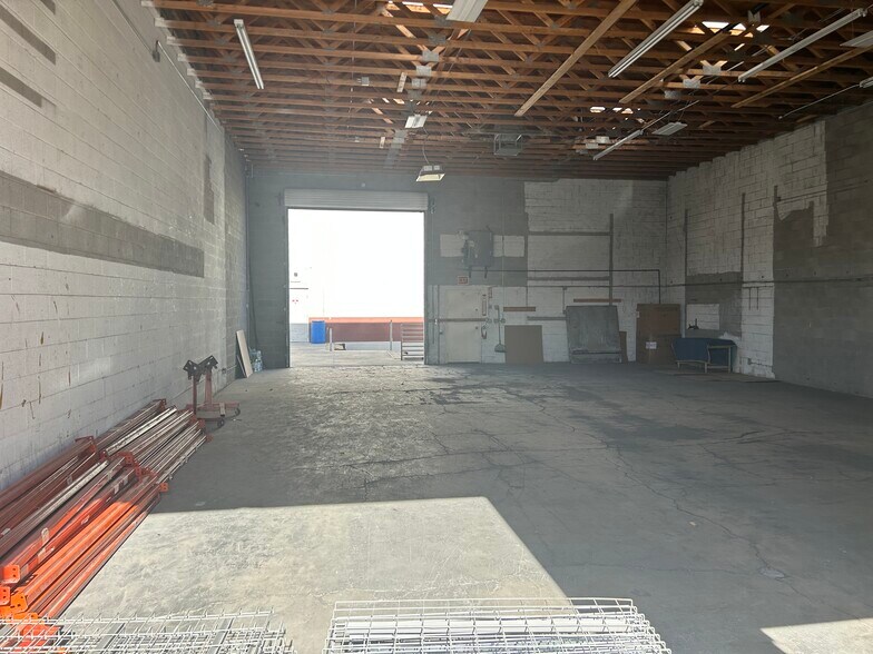 5611-5617 S Valley View Blvd, Las Vegas, NV à louer - Photo de l’immeuble – Image 3 sur 10