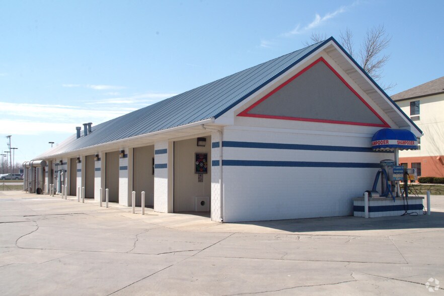 4105 W Bethel Ave, Muncie, IN à vendre - Photo de l’immeuble – Image 2 sur 2