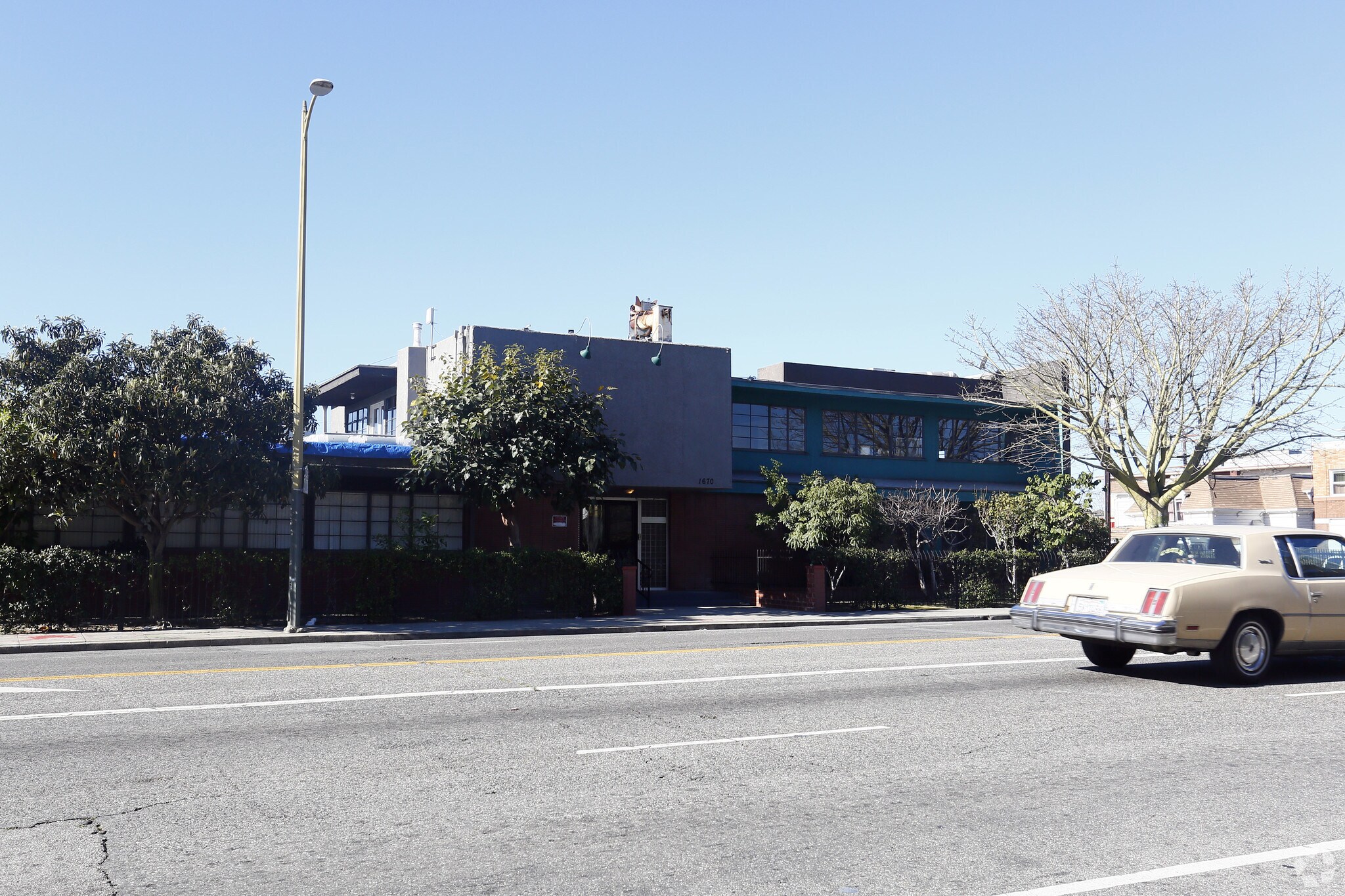 1660 Beverly Blvd, Los Angeles, CA à louer Photo de l’immeuble– Image 1 sur 10