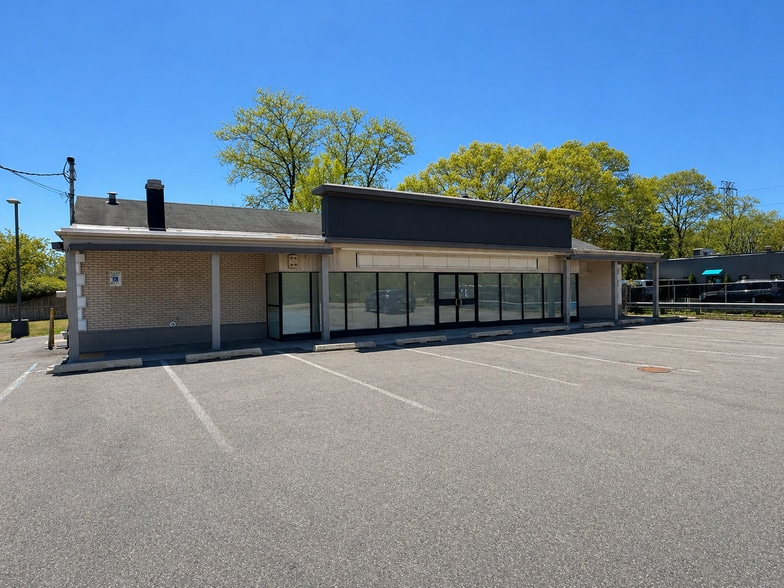 952 Portion Rd, Ronkonkoma, NY à louer - Photo principale – Image 1 sur 2