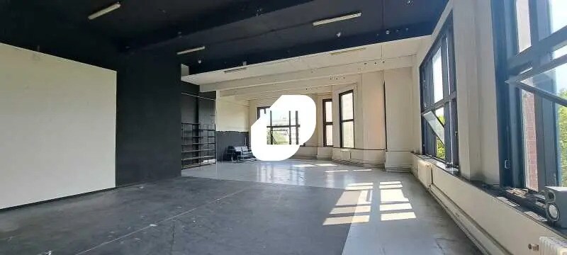 Local d’activités dans Paris à louer - Photo de l’immeuble – Image 2 sur 15