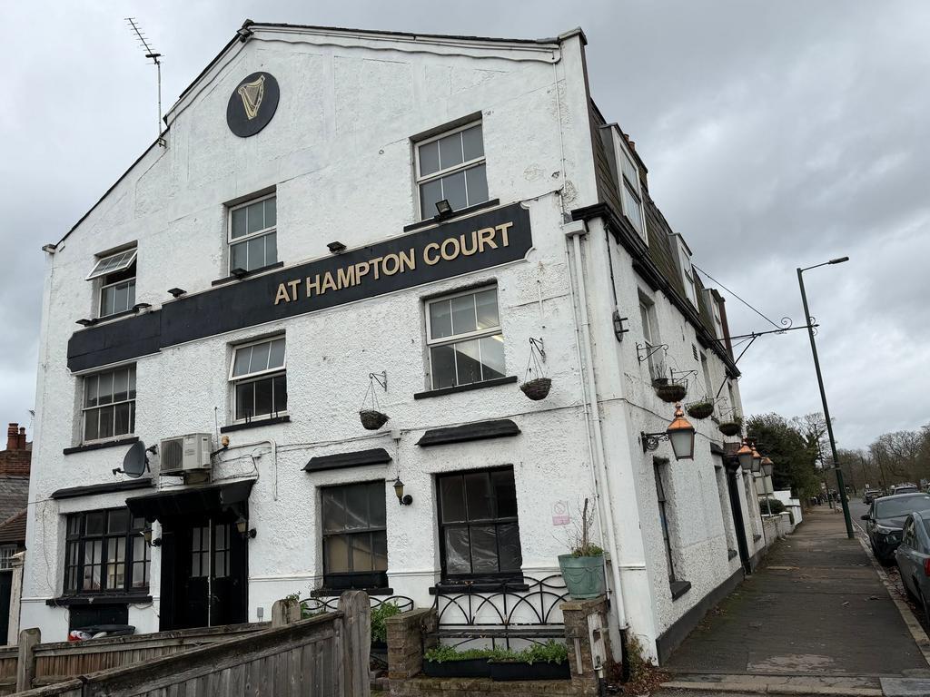 Hampton Court Rd, East Molesey à louer Photo de l’immeuble– Image 1 sur 4