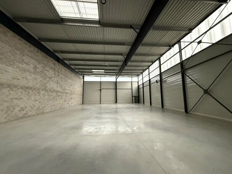 Local d’activités dans Stains à louer - Photo intérieure – Image 3 sur 11