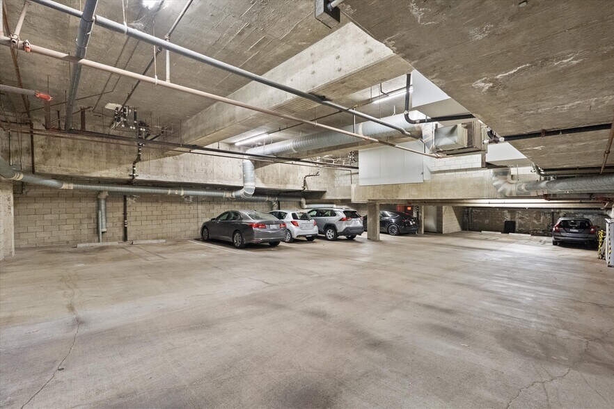 132 S Clark Dr, Los Angeles, CA à vendre - Photo de l’immeuble – Image 3 sur 22