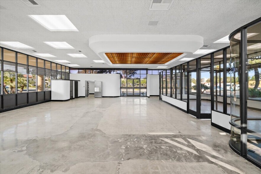 402 E Main St, Santa Maria, CA à vendre - Photo intérieure – Image 2 sur 28