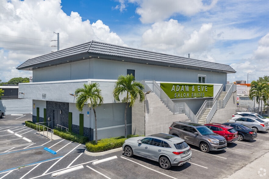 681 NW 108th St, Miami, FL à vendre - Photo de l’immeuble – Image 1 sur 13