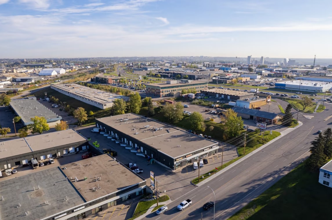 518-552 42nd Ave SE, Calgary, AB à louer Photo de l’immeuble– Image 1 sur 2