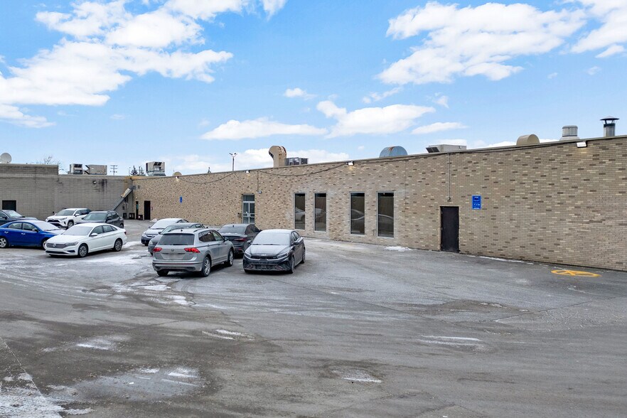 3545 Boul Dagenais O, Laval, QC à louer - Photo de l’immeuble – Image 2 sur 22