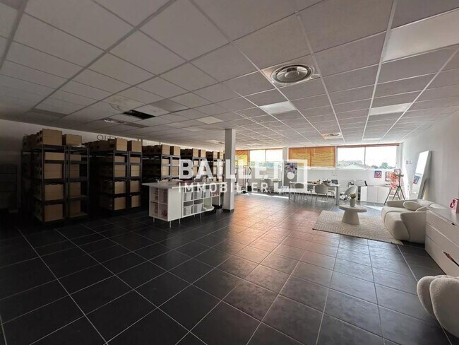 Plus de détails pour Bureau, Local commercial à louer