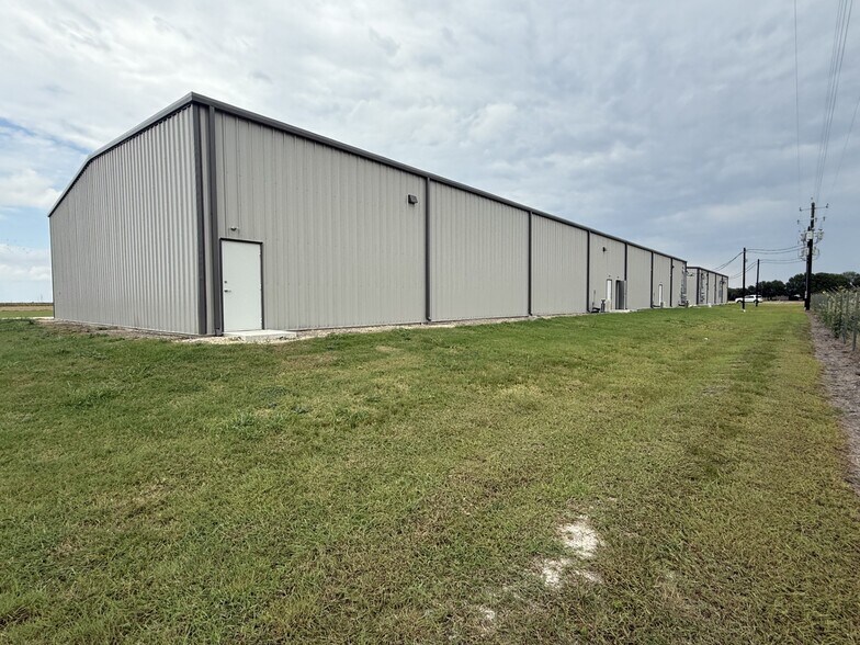 303 Navarro Dr, Seguin, TX à vendre - Photo de l’immeuble – Image 3 sur 13