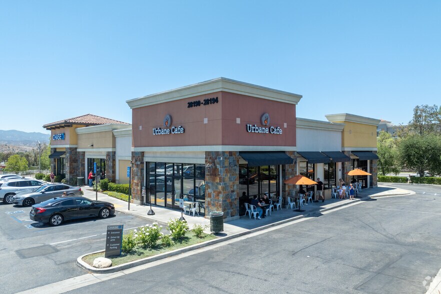 28186-28194 Newhall Ranch Rd, Valencia, CA à vendre - Photo de l’immeuble – Image 2 sur 5