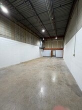 8716-8768 E 33rd St, Indianapolis, IN à louer Photo intérieure– Image 1 sur 6