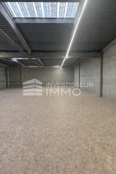 Local d’activités dans Villeneuve-la-Garenne à louer - Photo intérieure – Image 2 sur 8