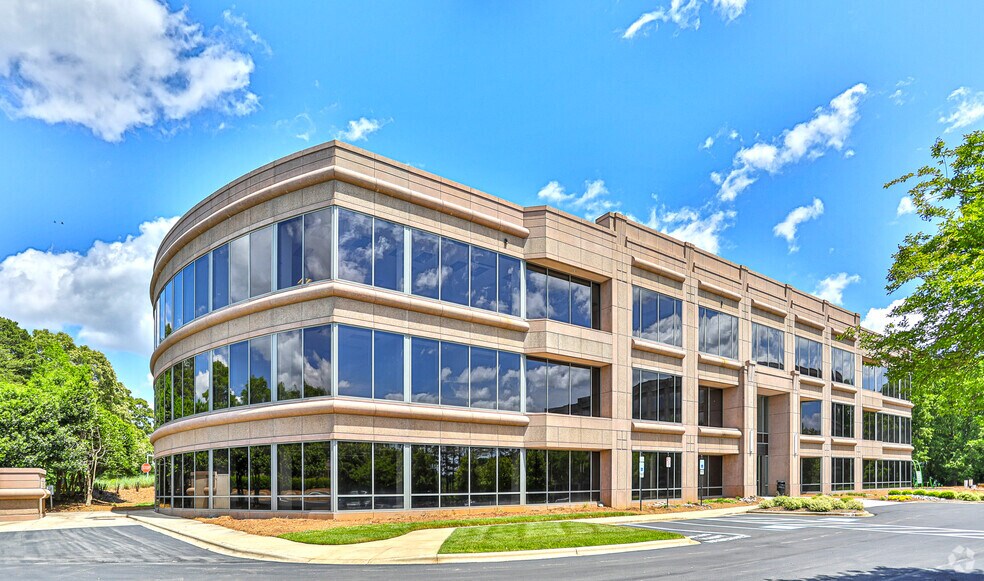 2725 Water Ridge Pky, Charlotte, NC à louer - Photo de l’immeuble – Image 1 sur 4