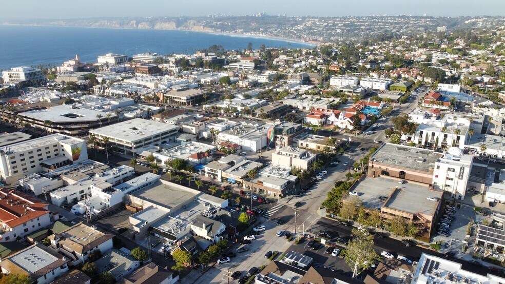 7701-7709 Fay Ave, La Jolla, CA à louer - Photo de l’immeuble – Image 3 sur 7