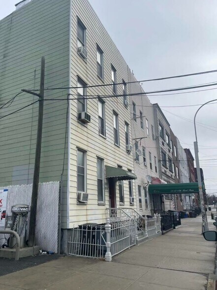 11 47th Rd, Long Island City, NY à vendre - Photo de l’immeuble – Image 3 sur 3