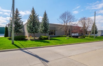 3445 Wheelton Dr, Windsor, ON à louer Photo de l’immeuble– Image 2 sur 15