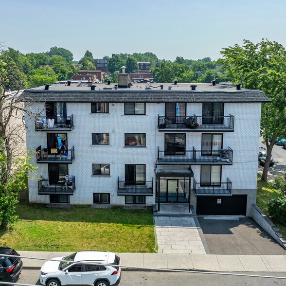 3860 Rue Martial, Montréal, QC à vendre - Photo de l’immeuble – Image 2 sur 3
