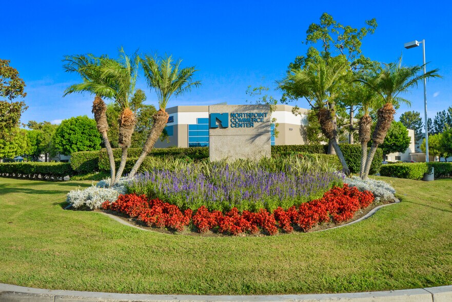 550 Burning Tree Rd, Fullerton, CA à louer - Photo de l’immeuble – Image 2 sur 5