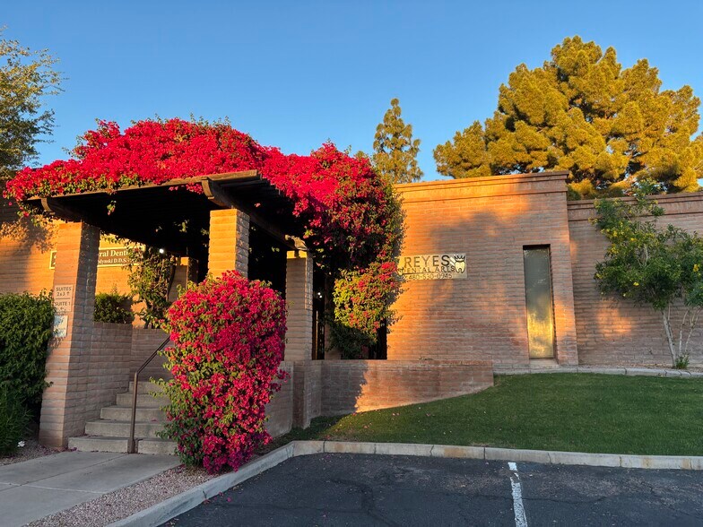 6520 N 7th Ave, Phoenix, AZ à louer - Photo de l’immeuble – Image 2 sur 9