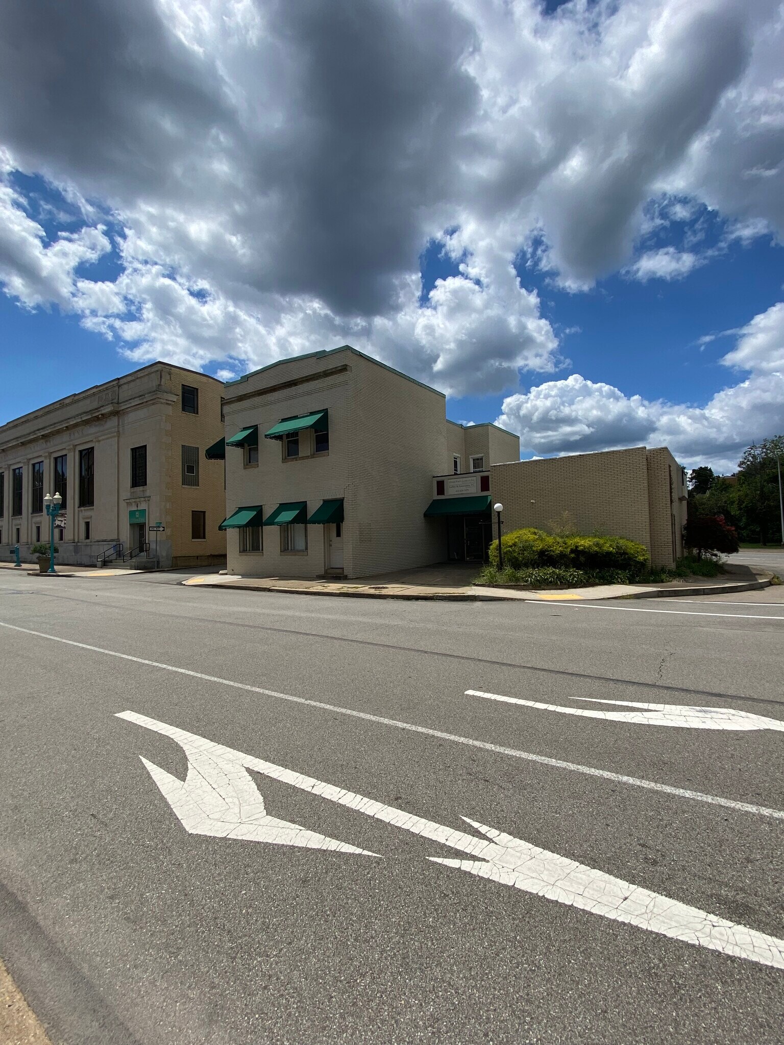 415 Chartiers Ave, Carnegie, PA à vendre Photo de l’immeuble– Image 1 sur 12