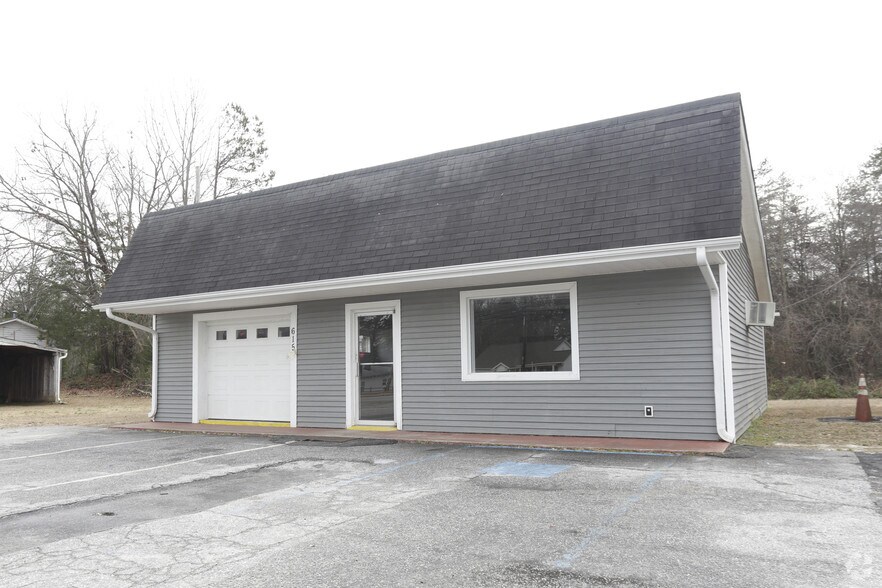 615 W North 1st St, Seneca, SC à vendre - Photo de l’immeuble – Image 2 sur 3