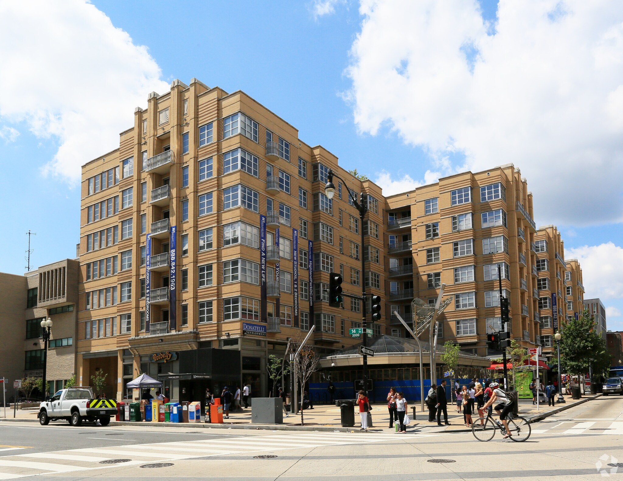 1400 Irving St NW, Washington, DC à louer Photo principale– Image 1 sur 78