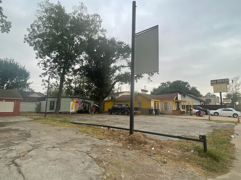 2619 North Fwy, Houston, TX à vendre - Photo principale – Image 1 sur 5