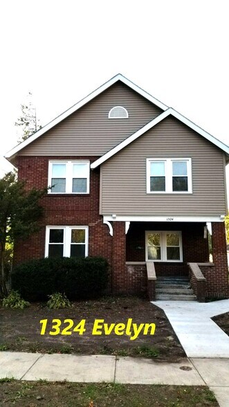 1324 Evelyn St, Rockford, IL à vendre - Photo principale – Image 1 sur 1