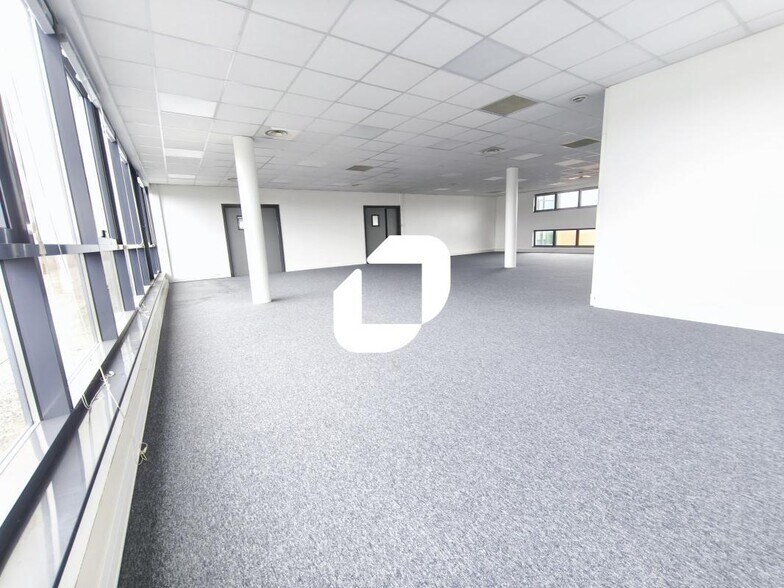 2-10 Rue Claude Nicolas Ledoux, Créteil à louer - Photo de l’immeuble – Image 3 sur 15