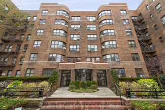 Plus de détails pour 98120 Queens Blvd, Rego Park, NY - Logement à vendre