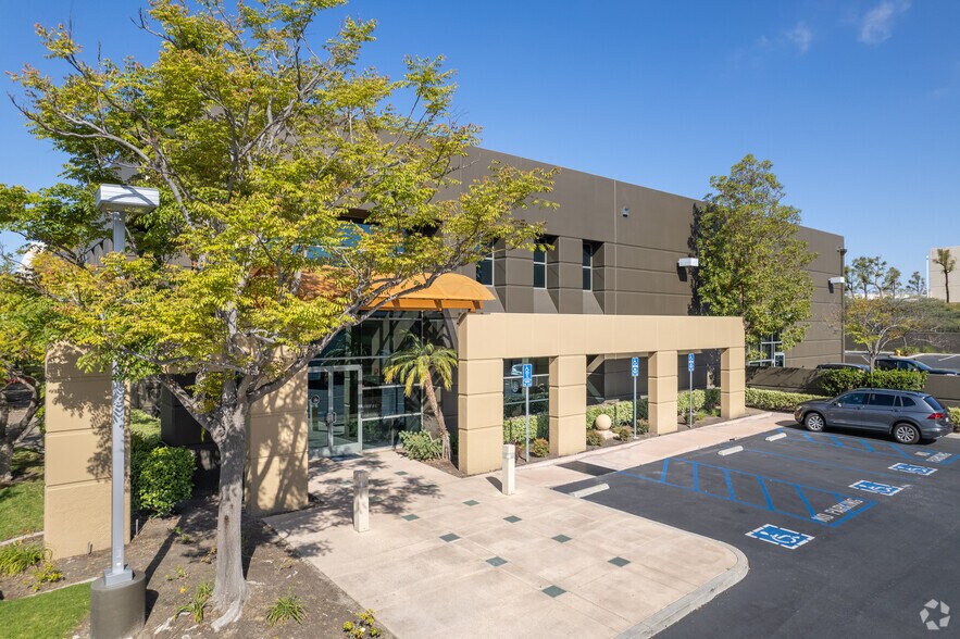 25901 Commercentre Dr, Lake Forest, CA à louer - Photo principale – Image 1 sur 8