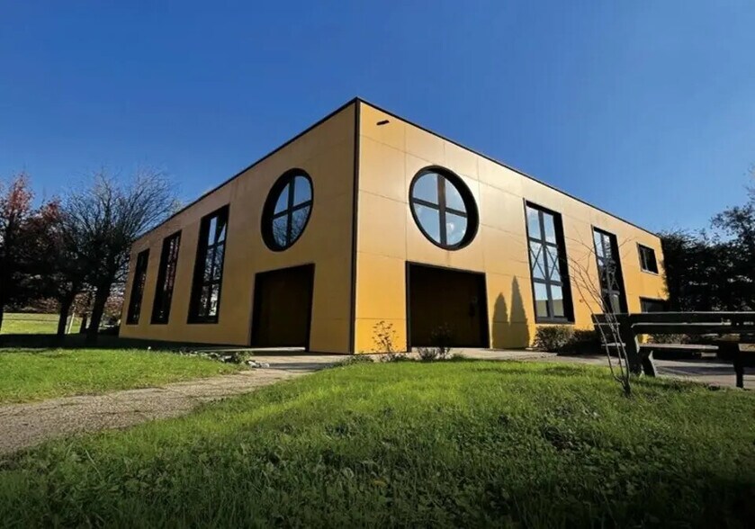 Bureau dans Mont-Saint-Aignan à louer - Photo de l’immeuble – Image 1 sur 9
