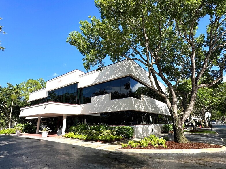 1200 Corporate Center Way, Wellington, FL à louer - Photo de l’immeuble – Image 2 sur 6