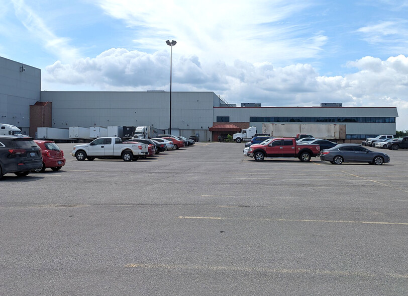 500 College St E, Belleville, ON à louer - Photo de l’immeuble – Image 3 sur 15