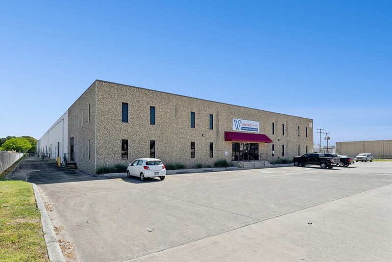 101 E Nakoma St, San Antonio, TX à louer - Photo de l’immeuble – Image 2 sur 14