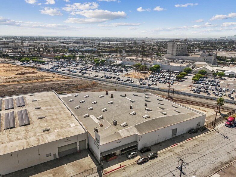6310 Corsair St, Commerce, CA à vendre - Photo de l’immeuble – Image 2 sur 46