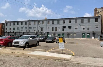 47-63 W Huron St, Pontiac, MI à louer Photo de l’immeuble– Image 1 sur 7