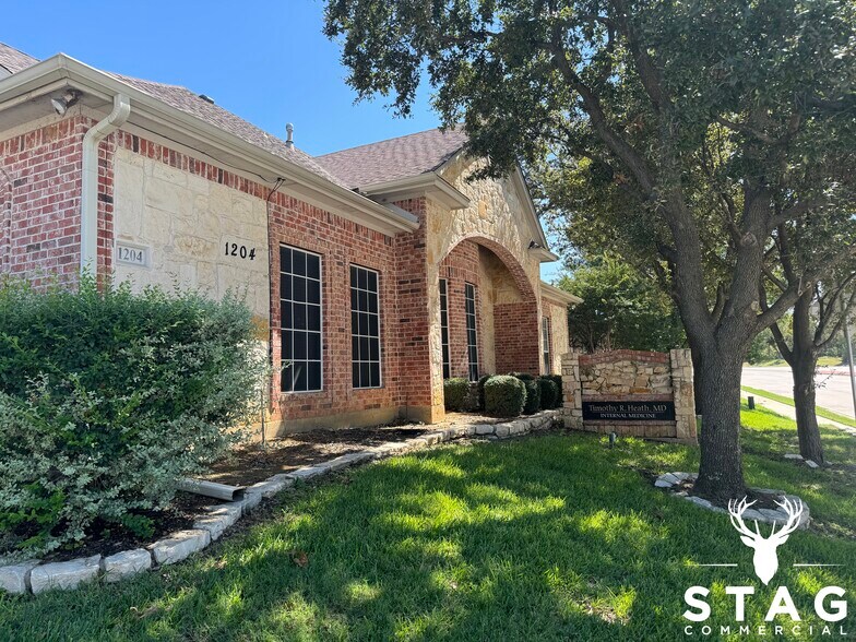 1204 Bent Oaks Ct, Denton, TX à louer - Photo de l’immeuble – Image 1 sur 18
