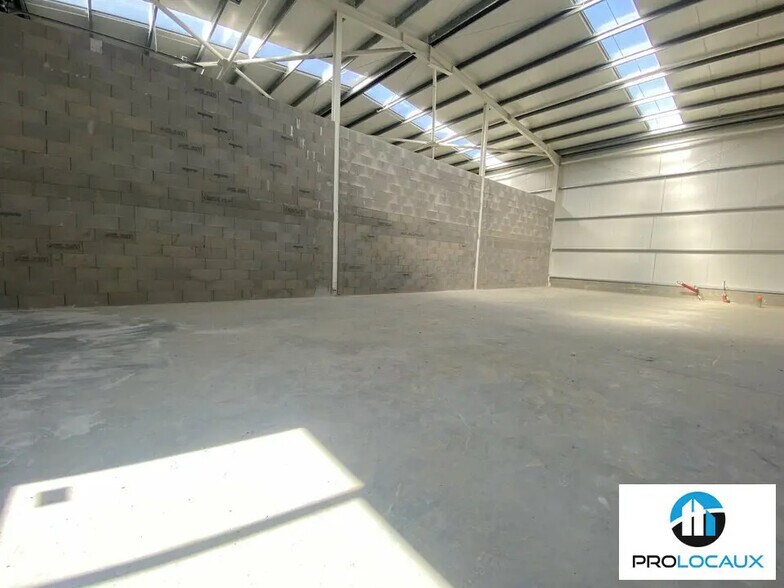 Local d’activités dans Pavilly à louer - Photo intérieure – Image 1 sur 9