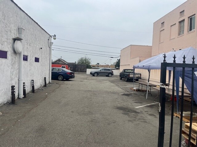 1725 W Florence Ave, Los Angeles, CA à vendre - Photo de l’immeuble – Image 3 sur 7