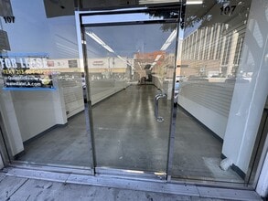 210 E Olympic Blvd, Los Angeles, CA à louer Photo intérieure– Image 2 sur 12