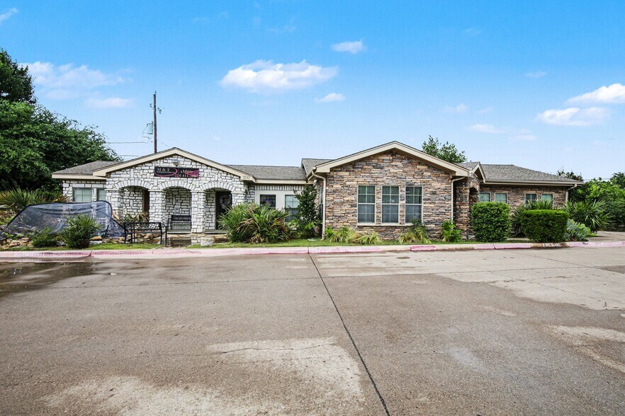 2451-2461 Robinson Rd, Grand Prairie, TX à vendre - Photo de l’immeuble – Image 2 sur 50