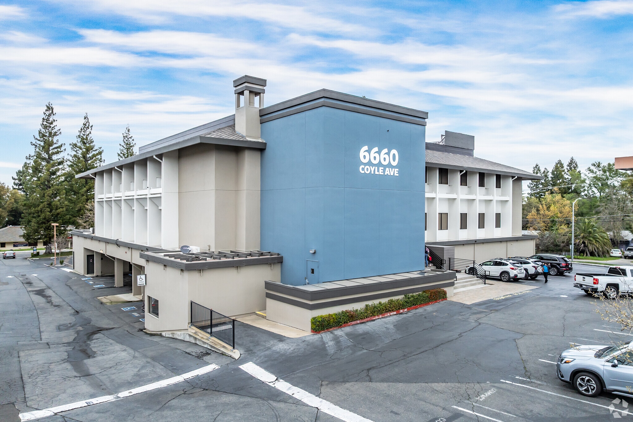 6660 Coyle Ave, Carmichael, CA à vendre Photo principale– Image 1 sur 8