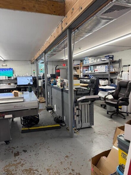 595 New York Ave, Lyndhurst, NJ à louer - Photo de l’immeuble – Image 3 sur 5