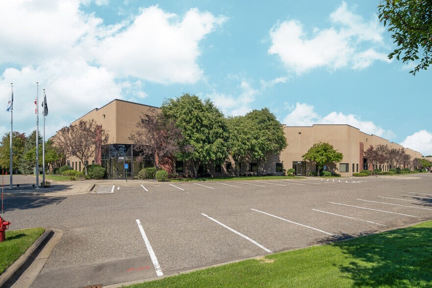 8720-8786 W 35 W Service Dr, Blaine, MN à louer - Photo de l’immeuble – Image 2 sur 7