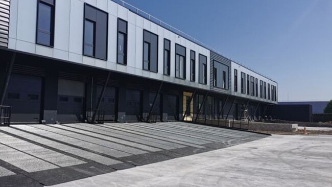 Plus de détails pour 10 Avenue Des Frères Lumière, Trappes - Bureau, Local d'activités à louer