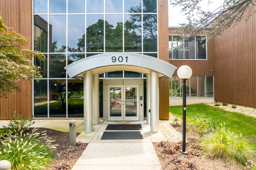 901 E 8th Ave, King Of Prussia, PA à louer - Photo de l’immeuble – Image 3 sur 10