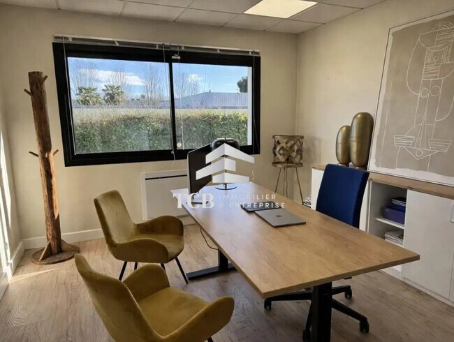 Plus de détails pour Bureau à louer